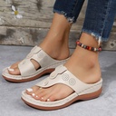 Style Clip Toe Casual Large Size Shoes Women's Wedge Flat Beach Sandals and Slippers Women's Spot