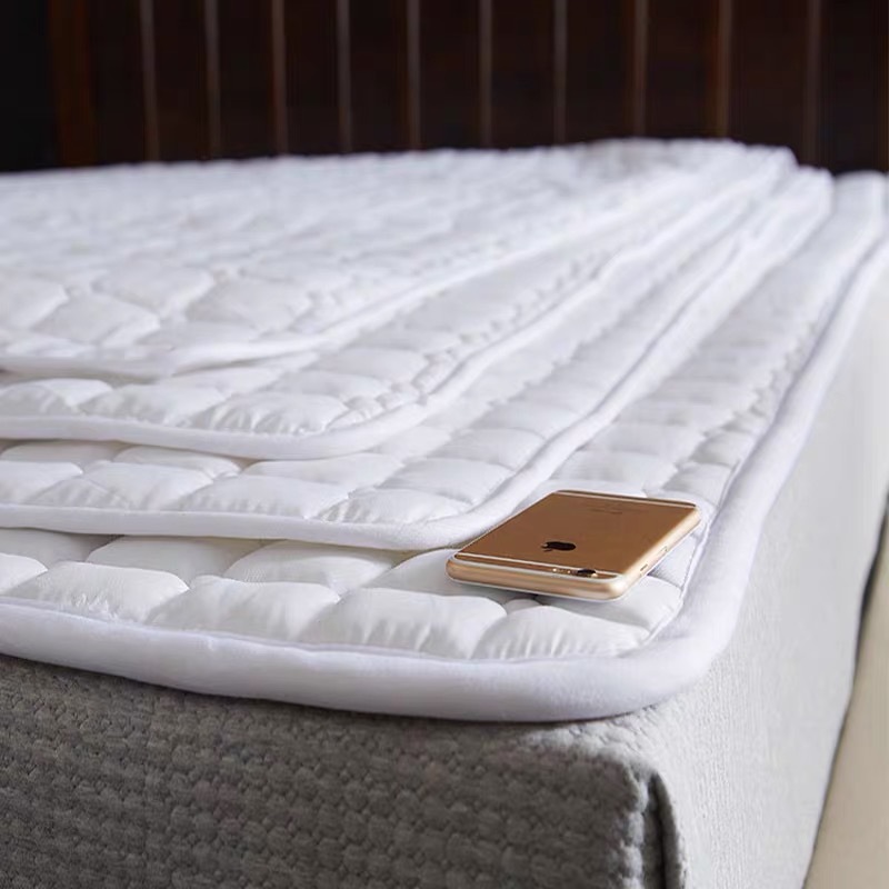Hotel double anti-slip mat is thickened by hotel household mattress protector for homestay soft mattress mattress mat wholesale